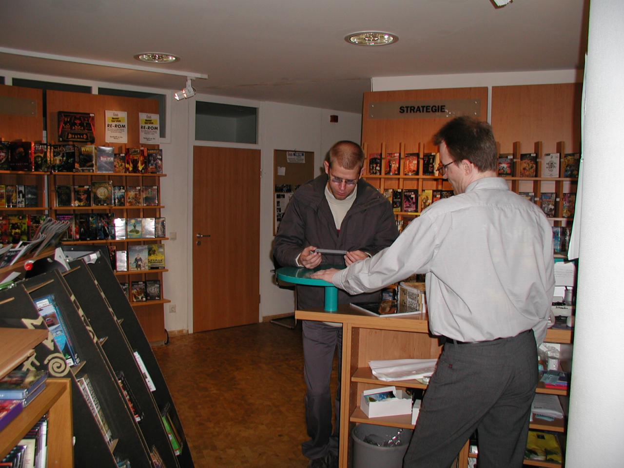 [02/02/2002] Fachgespräch: Wer im Einzelhandel kauft, weiß meist, was er will.